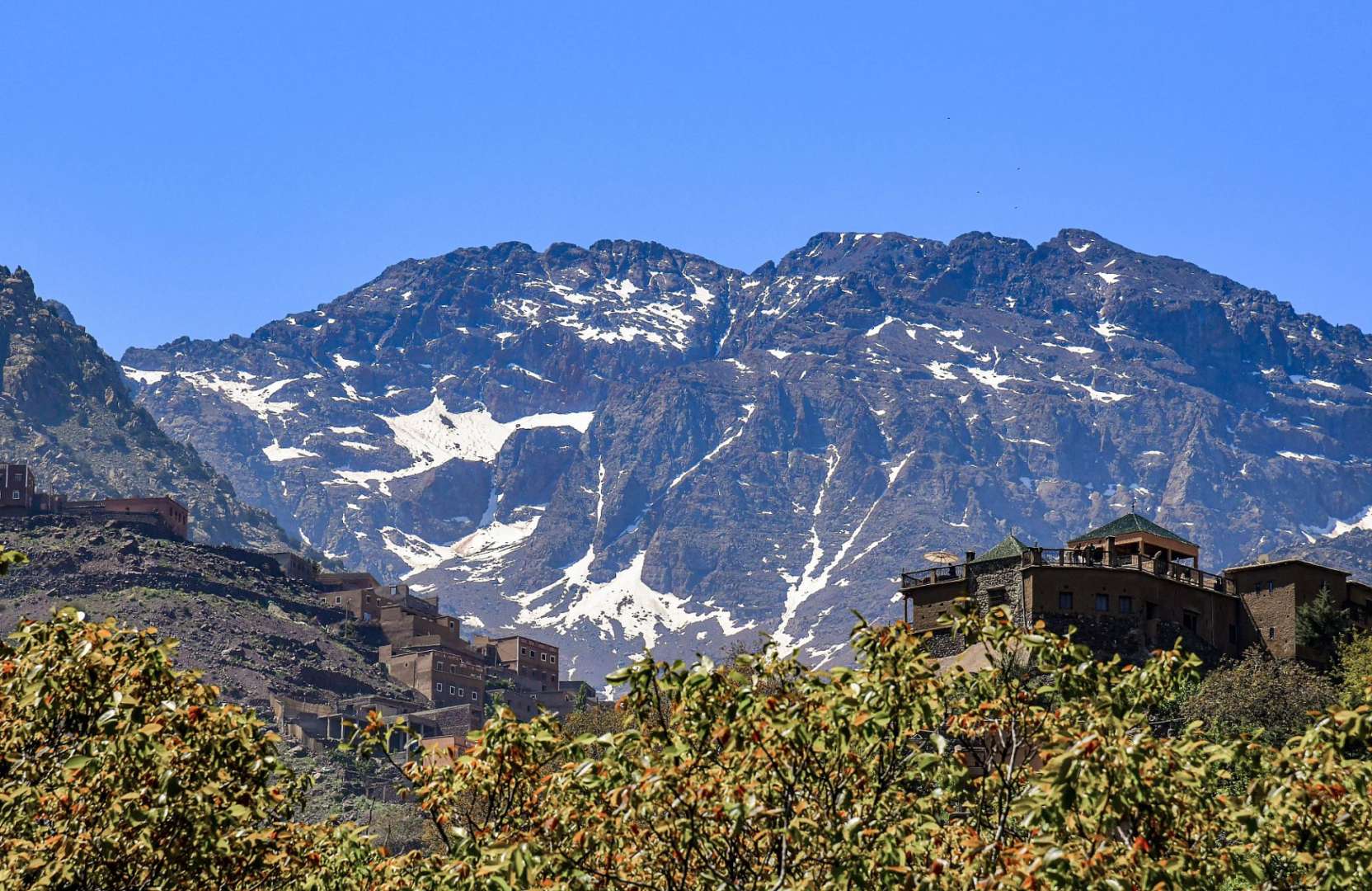 Schneebedecktes Hochgebirge: Hoher Atlas