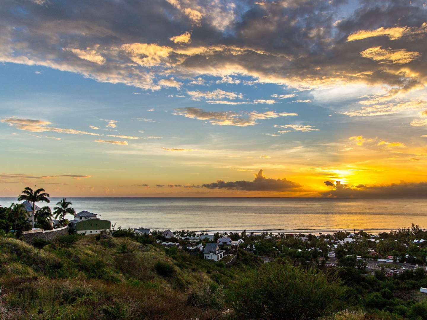 Blick auf St-Gilles: Sonnenuntergang