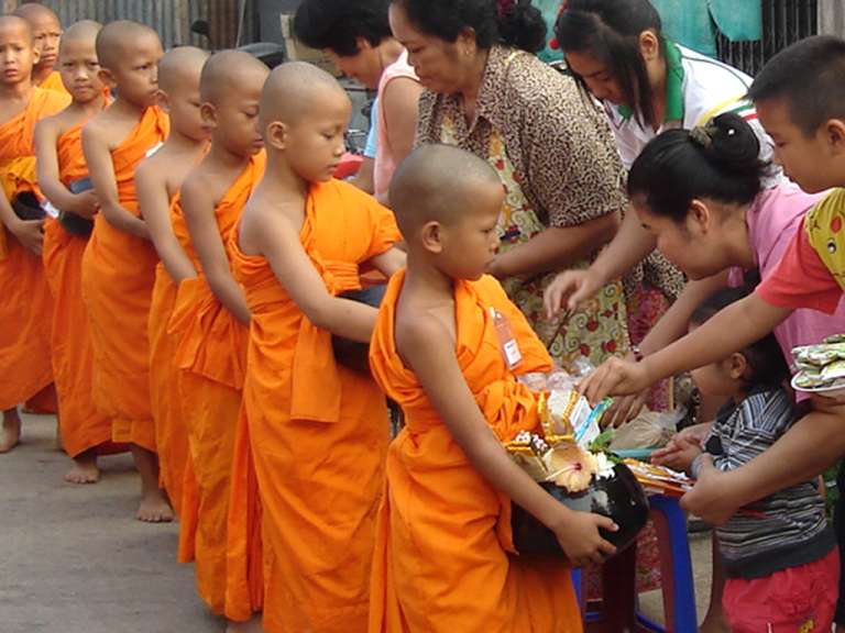 Tradition in Thailand: Tham Bun