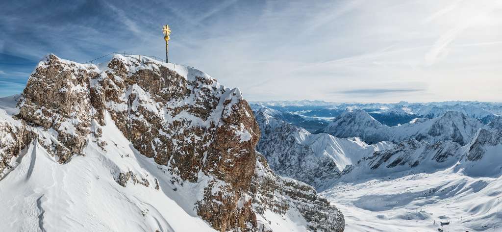 Deutschlands höchster Berg: Zugspitze mit Goldkreuz