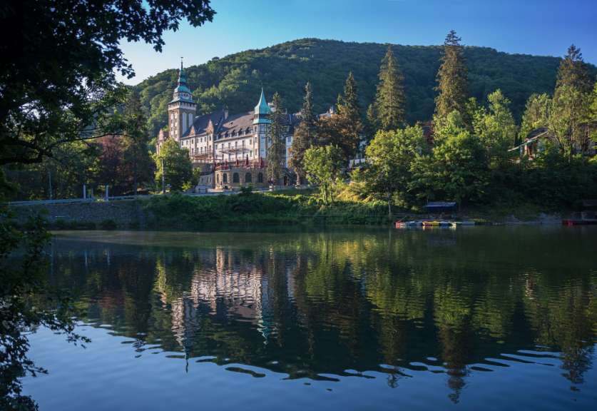 Märchenschloss und Tropfsteinhöhle: Lillafüred