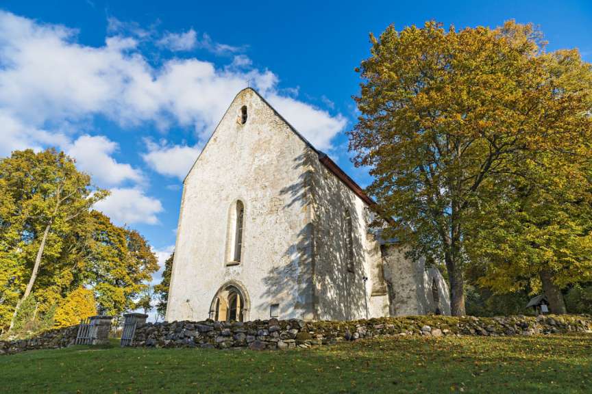 Mittelalterliches Kirchlein in der Einöde: Karja