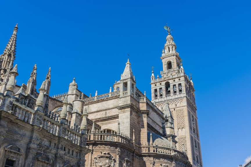 Mit maurischem Minarett: Kathedrale von Sevilla
