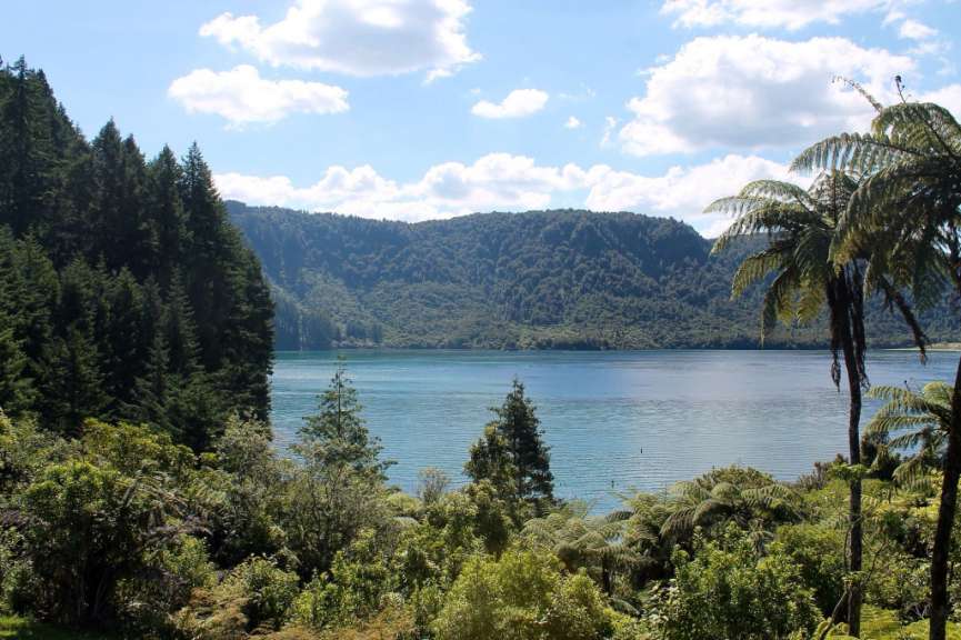 Türkiser Vulkansee: Blue Lake