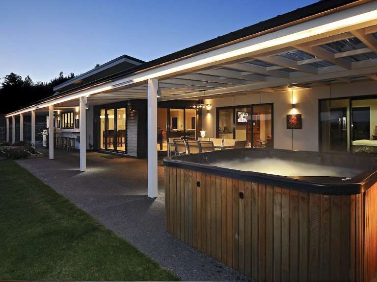 Große Terrasse mit Hot Tub