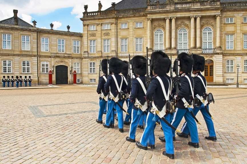 Königliche Leibgarde am Schloss Amalienborg