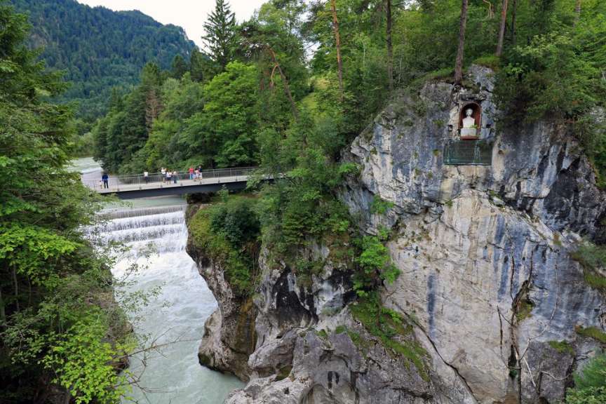 Donnernder Austritt aus den Alpen: Lechfall