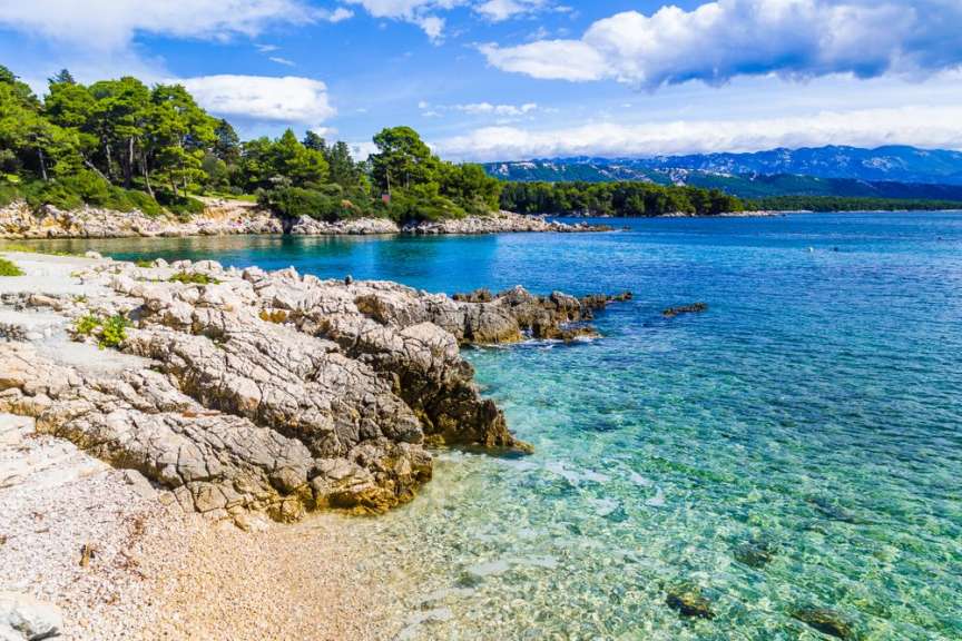 Strände und bewaldetes Hinterland: Kampor