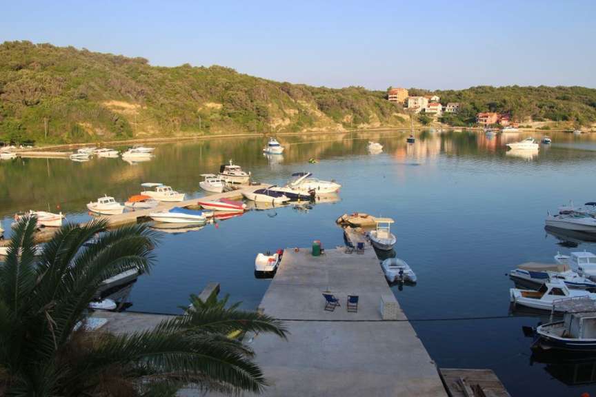 Jachthafen in stiller Bucht: Supetarska Draga