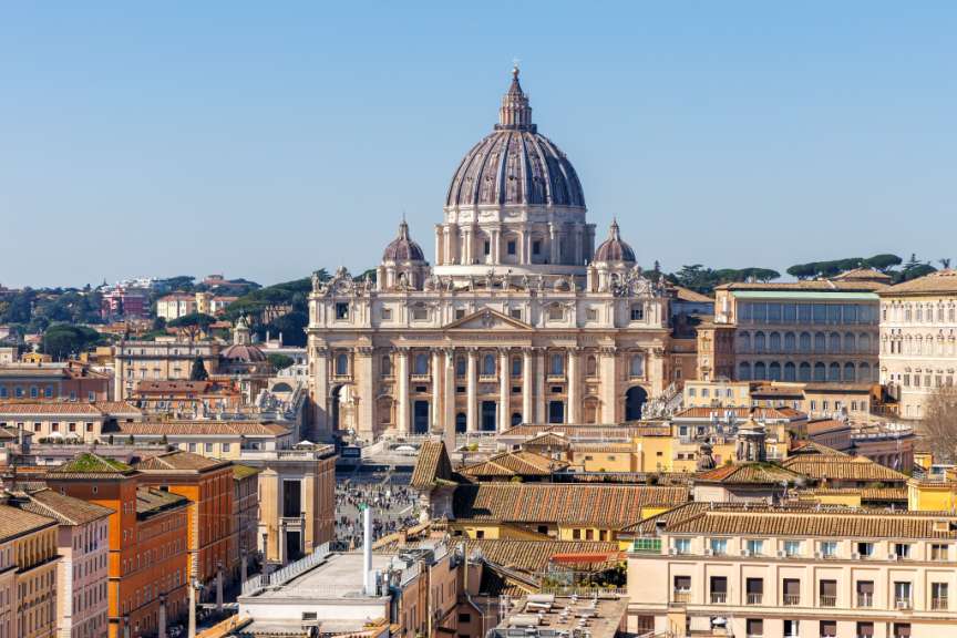 Bietet 60.000 Menschen Platz: Petersdom in Rom