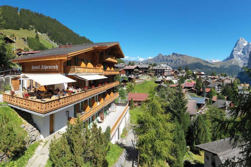 Panoramablick: Hotel an der Seilbahn