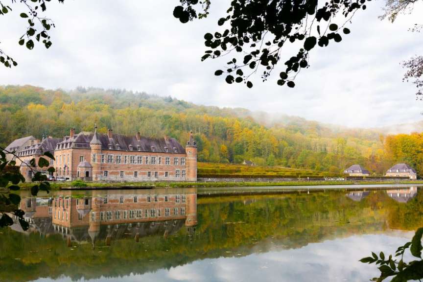 Am Ufer der Maas: Schloss Freÿr