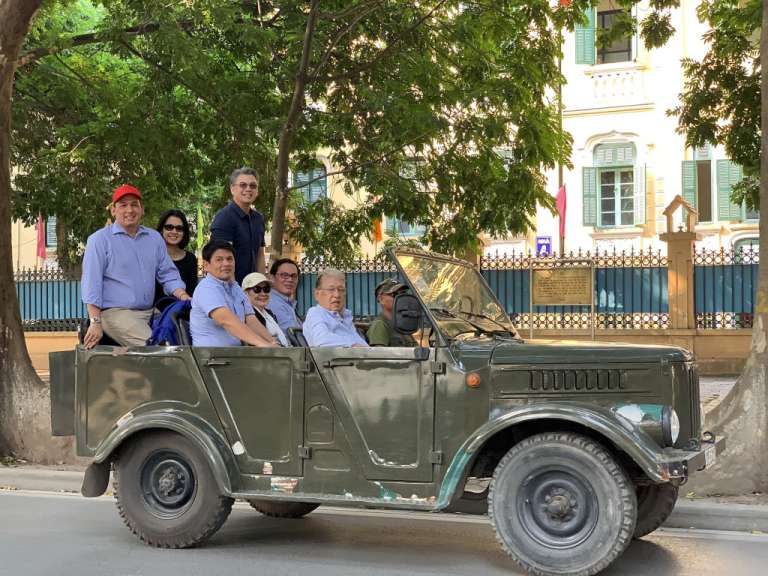 Im Sowjet Jeep durch Hanoi