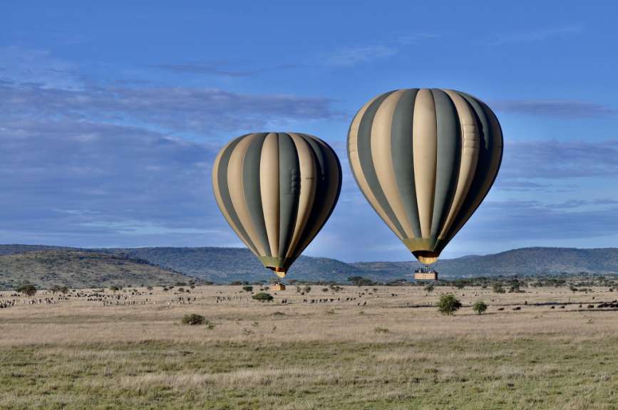 Ballonfahrt über Gnu- und Zebraherden