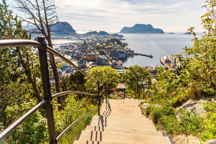 418 Stufen bis zum Gipfel: Berg Aksla