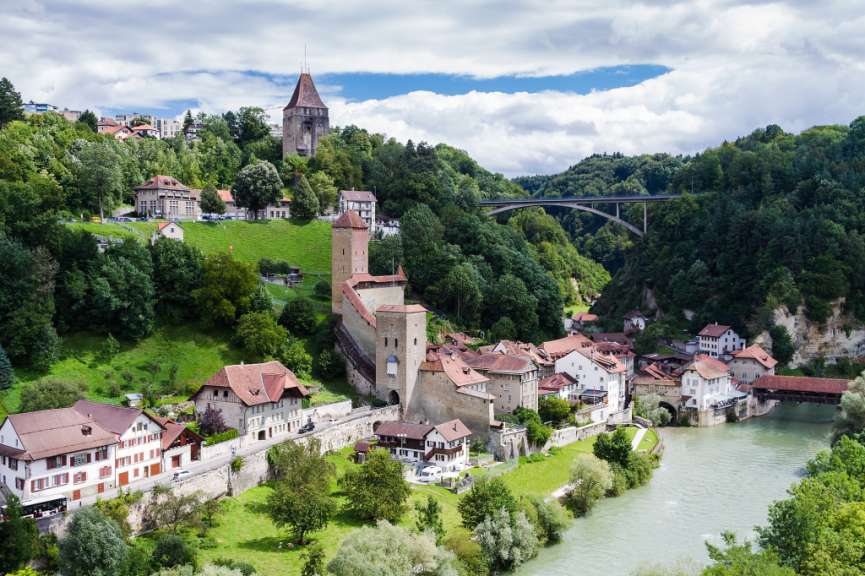 Hauptort des gleichnamigen Kantons: Fribourg