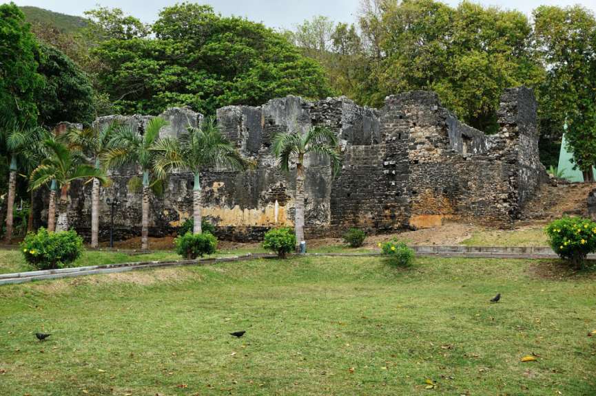 Jahrhundertealte Ruinen: Vieux Grand Port