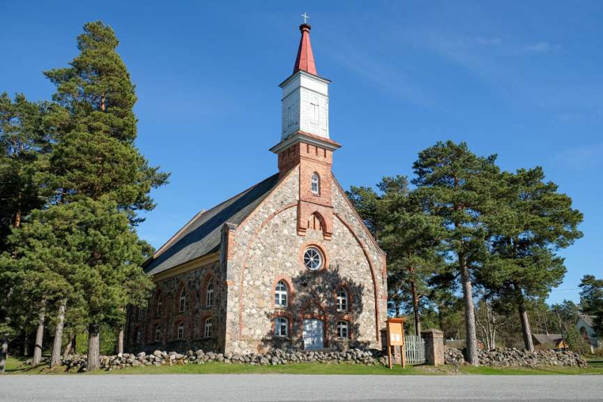 Prachtvolle Natursteinfassade: Kirche von Häädemeeste
