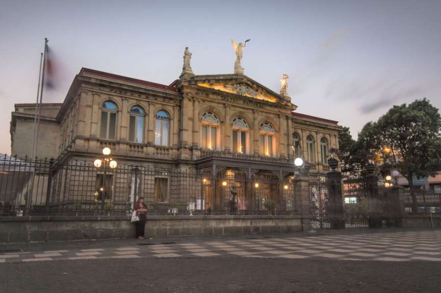 1897 eröffnet: Teatro Nacional