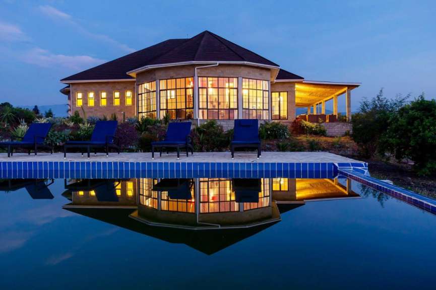 Panoramablick: Lodge auf dem Albertine Rift