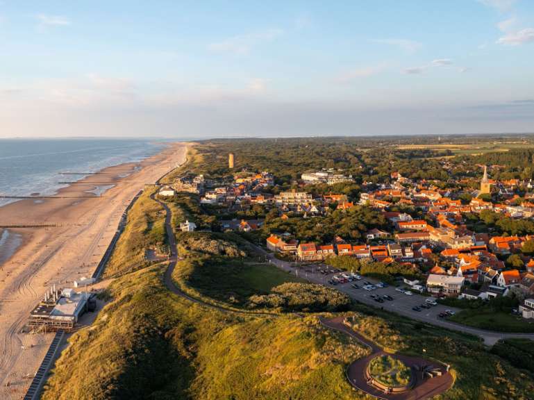 Historisches Seebad mit langem Sandstrand