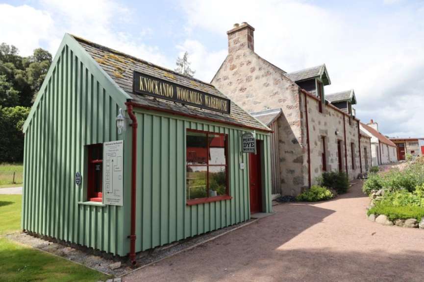 Abgeleitet von Cnoc Cheannachd: „Hügel des Handels“