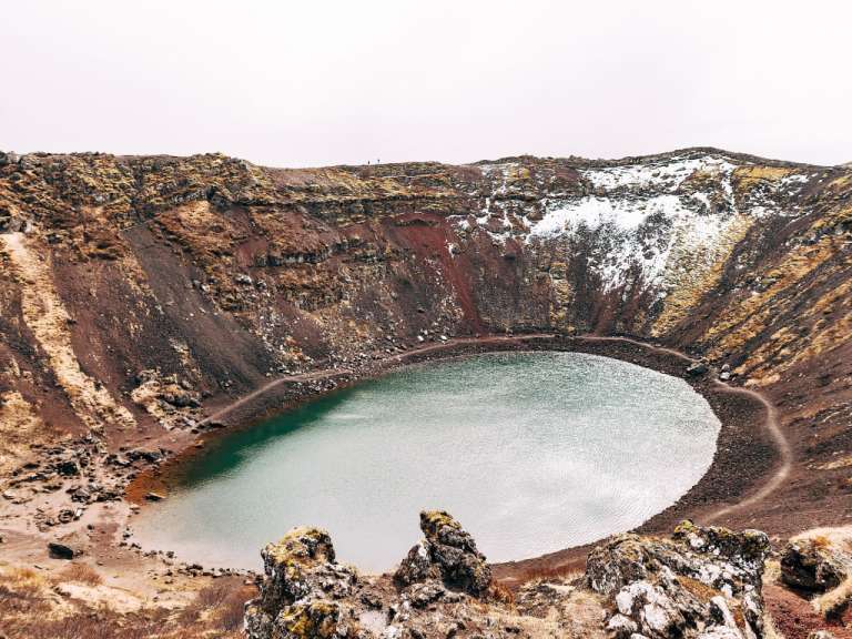 Imposanter Kratersee