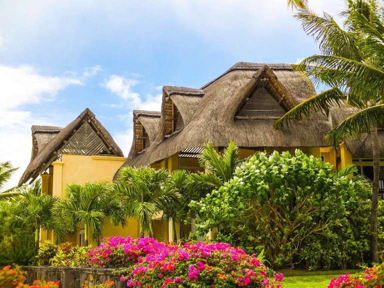 Am Strand der Tamarin-Bucht: Resort