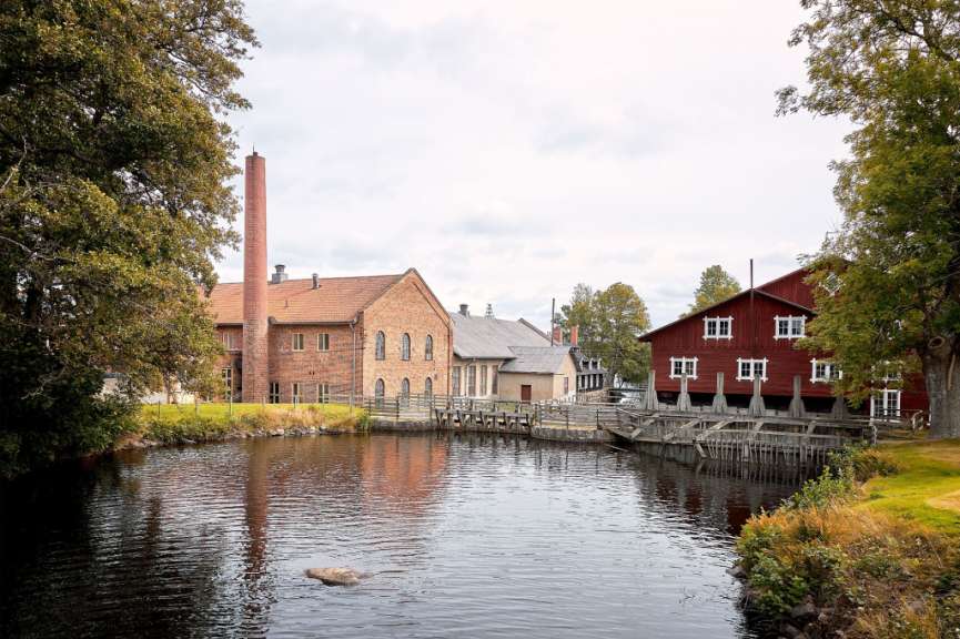 Historische Industriegebäude und Schleuse in Forsvik