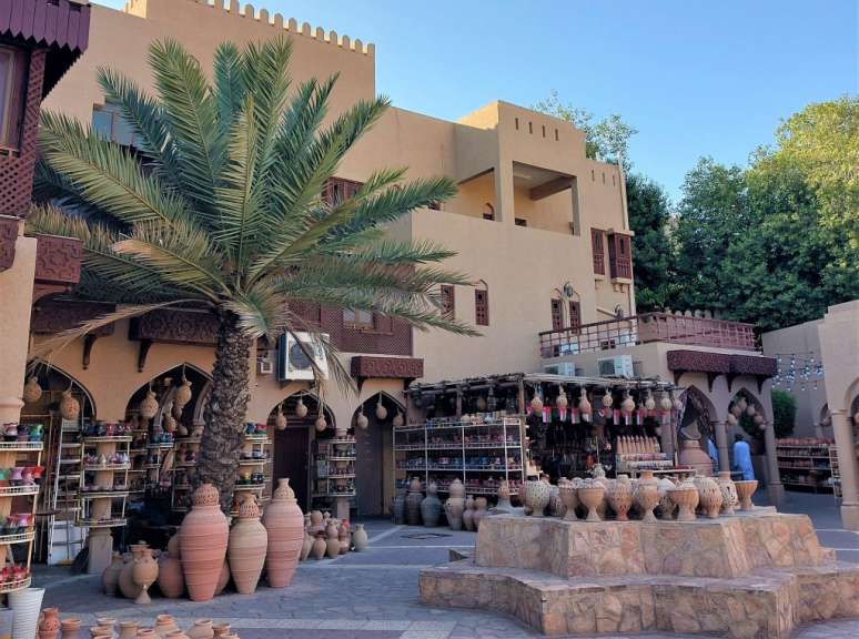 Töpferwaren auf dem Souq: Nizwa