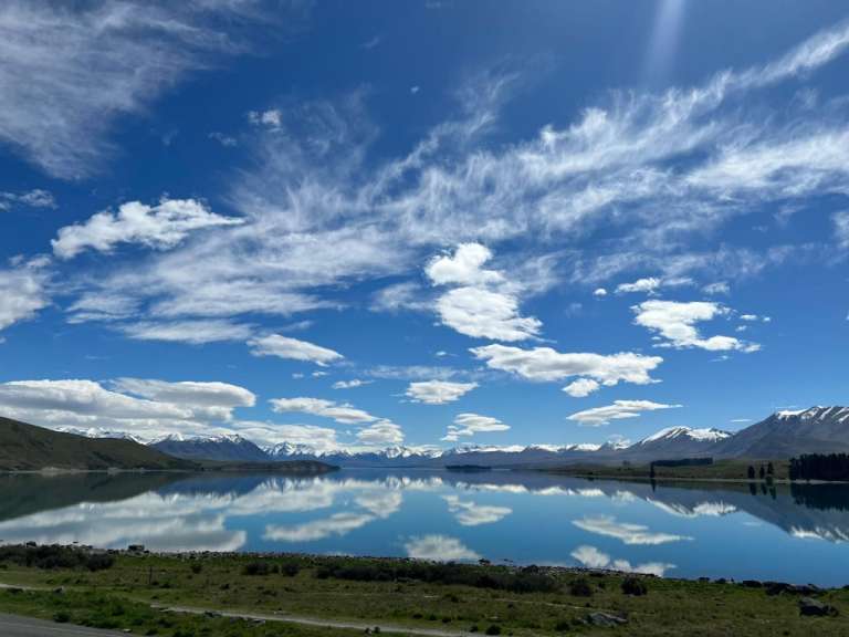 Am Ufer des Lake Tekapo