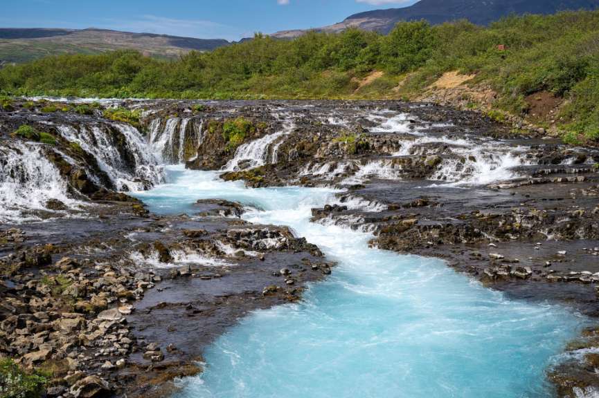 Besondere Farbe und Form: Brúarfoss