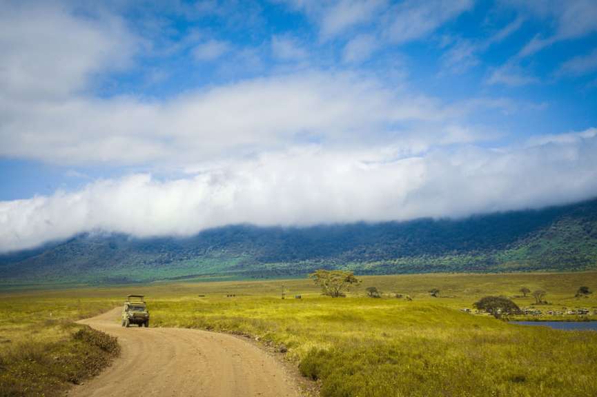 Pirschfahrt mit Blick zum Kilimandscharo