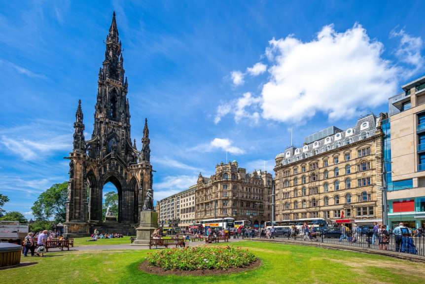 Sir Walter Scott gewidmet: Scott Monument