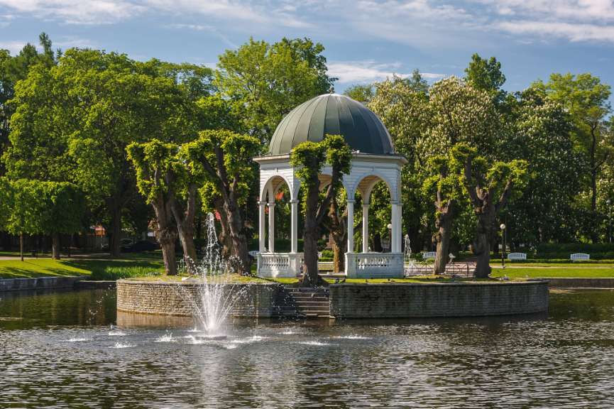 Von Peter dem Großen errichtet