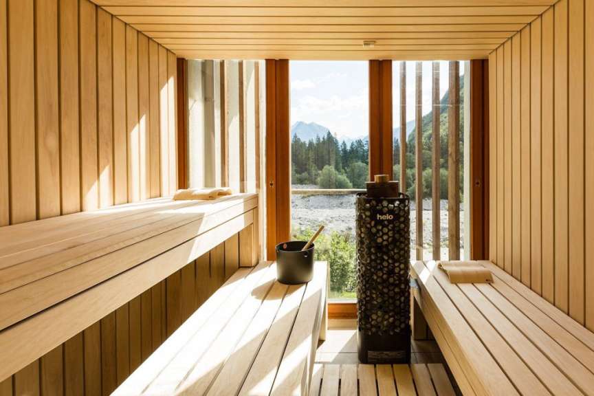 Blick ins Grüne: Spa-Bereich