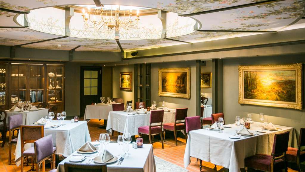 Restaurant mit Blick in den Himmel