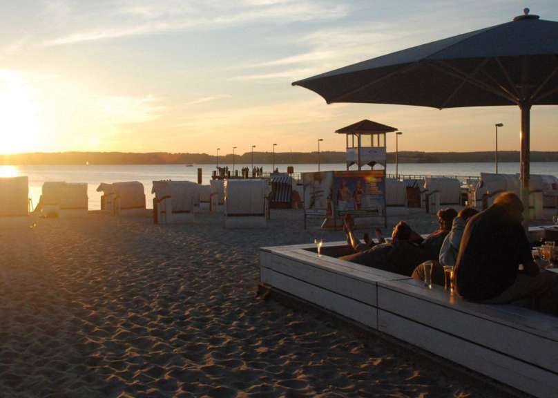 Den Abend ausklingen lassen: Strand Bistro