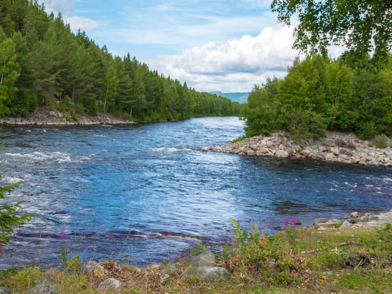 Idyllischer Flusslauf: Fugga