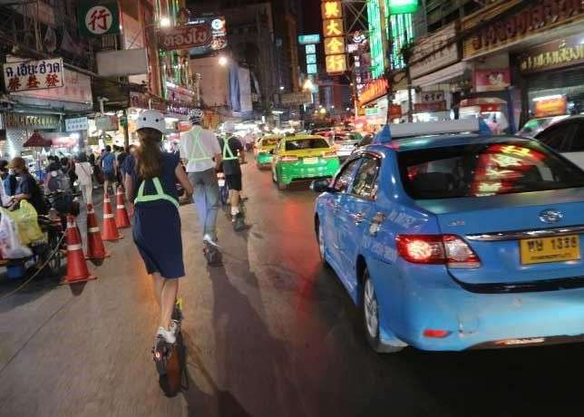 Abendlicher Ausflug: mit dem E-Scooter durch Bangkok