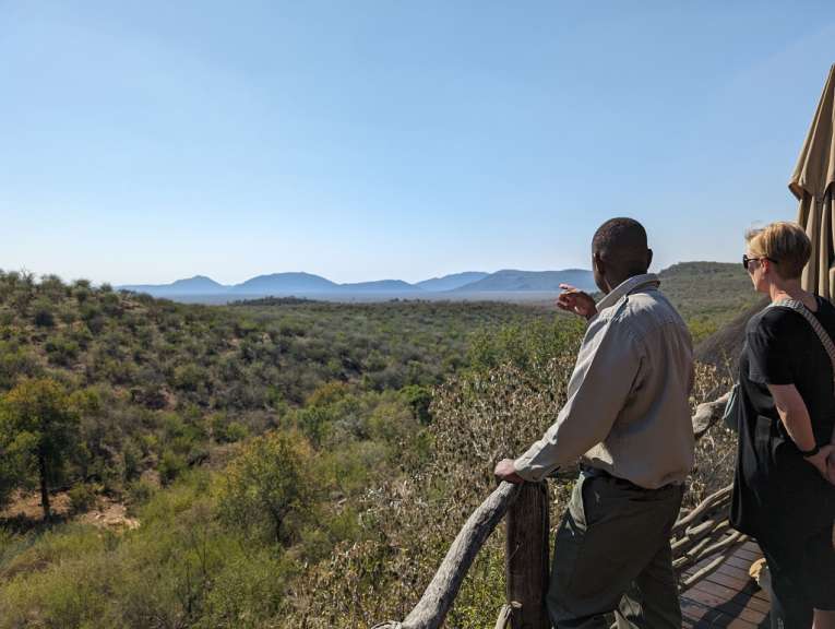 Zwischenstopp in einer Lodge: Karin Hoehler auf Stippvisite