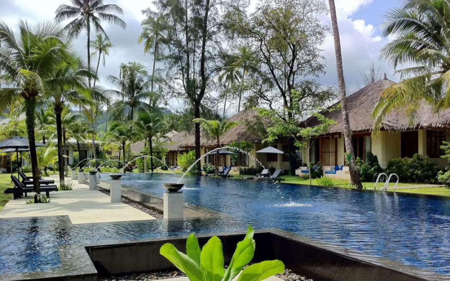 Direkter Zugang zum Strand: Resort bei Khao Lak