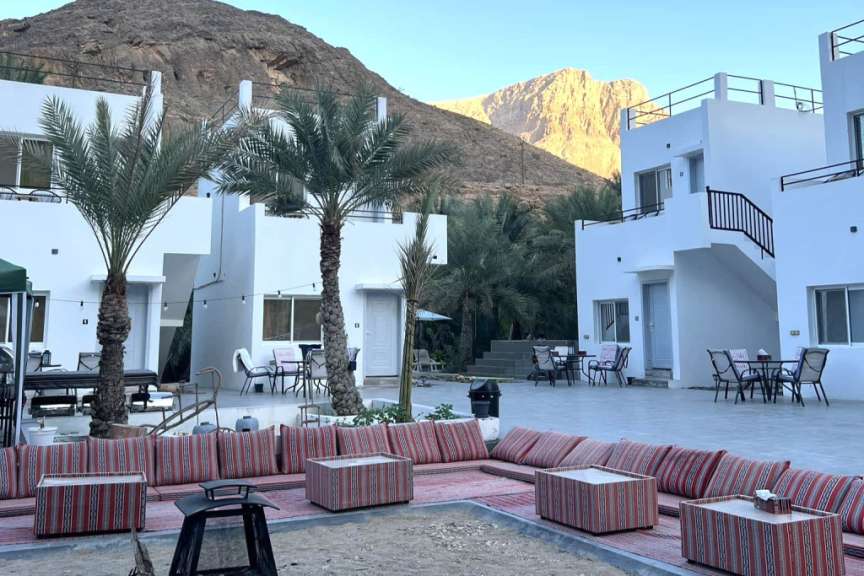 Einsam in einem Wadi gelegen: Gästehaus bei Fins