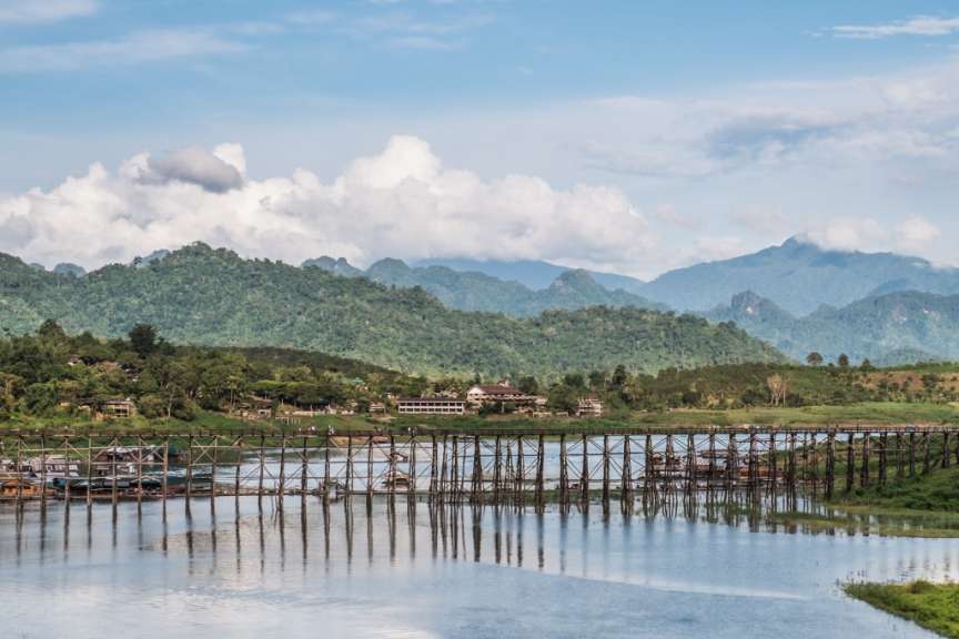 Handgebaute Holzkonstruktion: Saphan Mon Brücke
