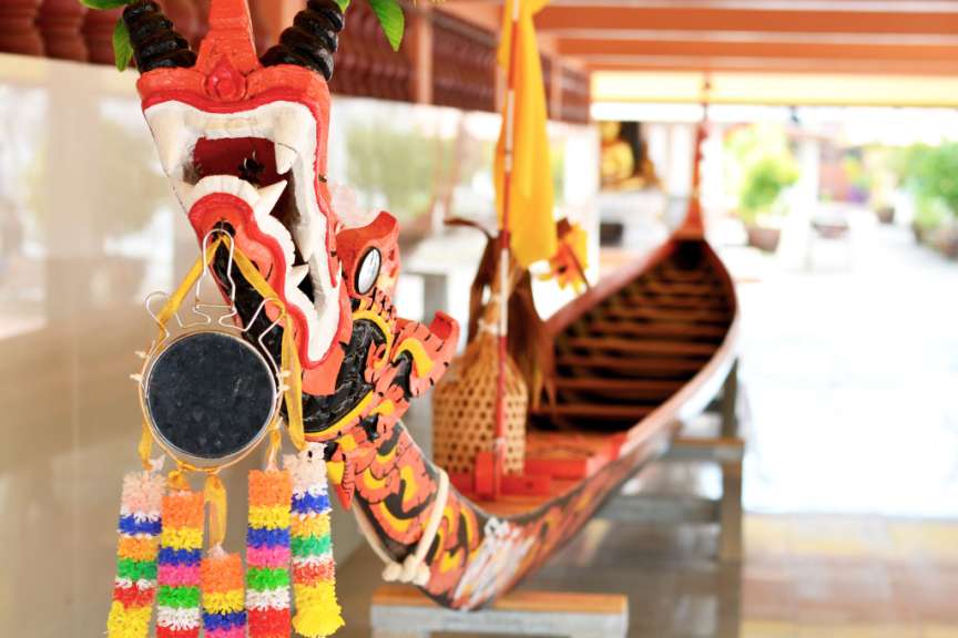 Kunstvoll verziert: traditionelles Langboot