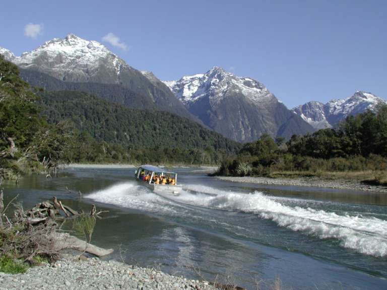 Mit dem Jet-Boat auf dem Hollyford River