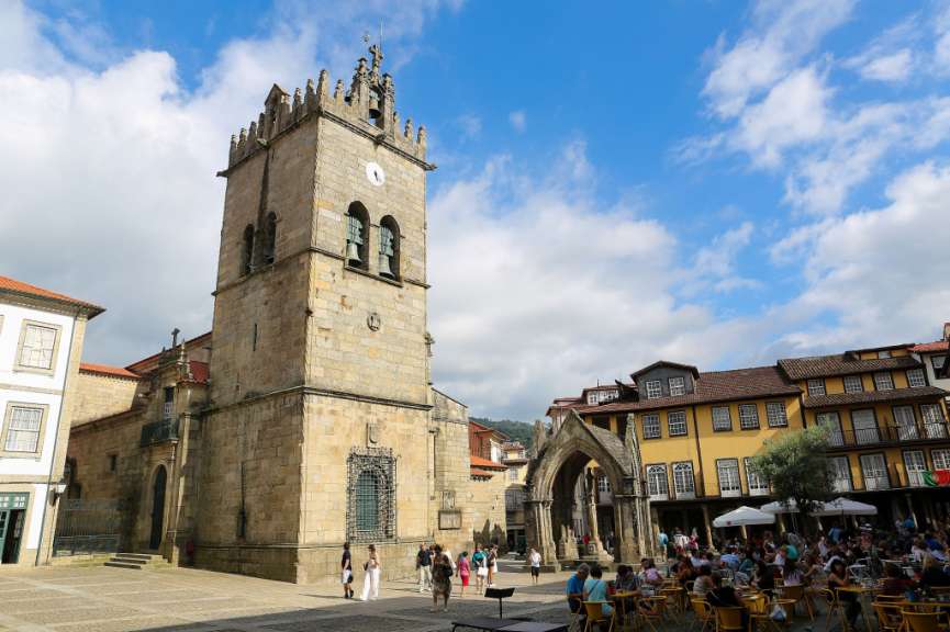 Weltkulturerbe: Largo da Oliveira in Guimarães