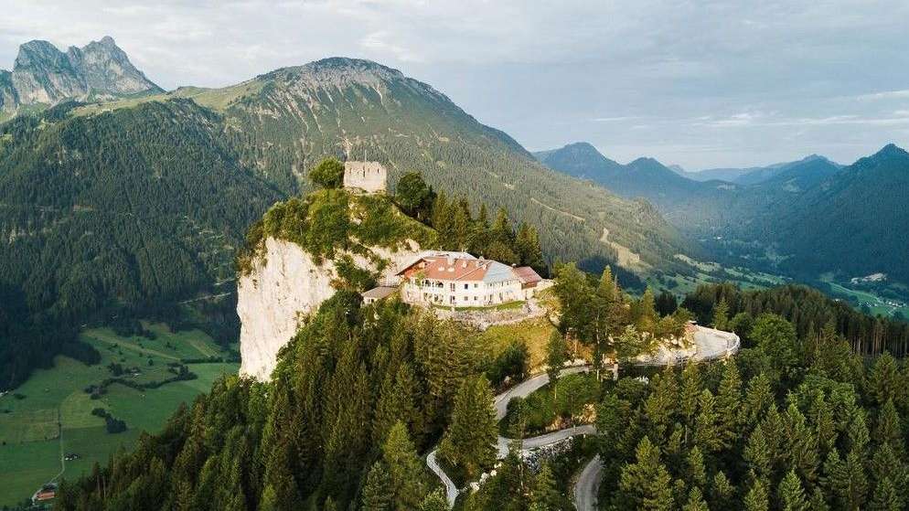 exponierte Lage: Berghotel über Neuschwanstein