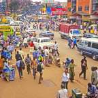 Straßenszene in Kampala – ©Pecold / Shutterstock.com
