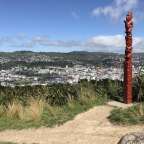 statt Gipfelkreuz: Maorisäule auf dem Mount Vic